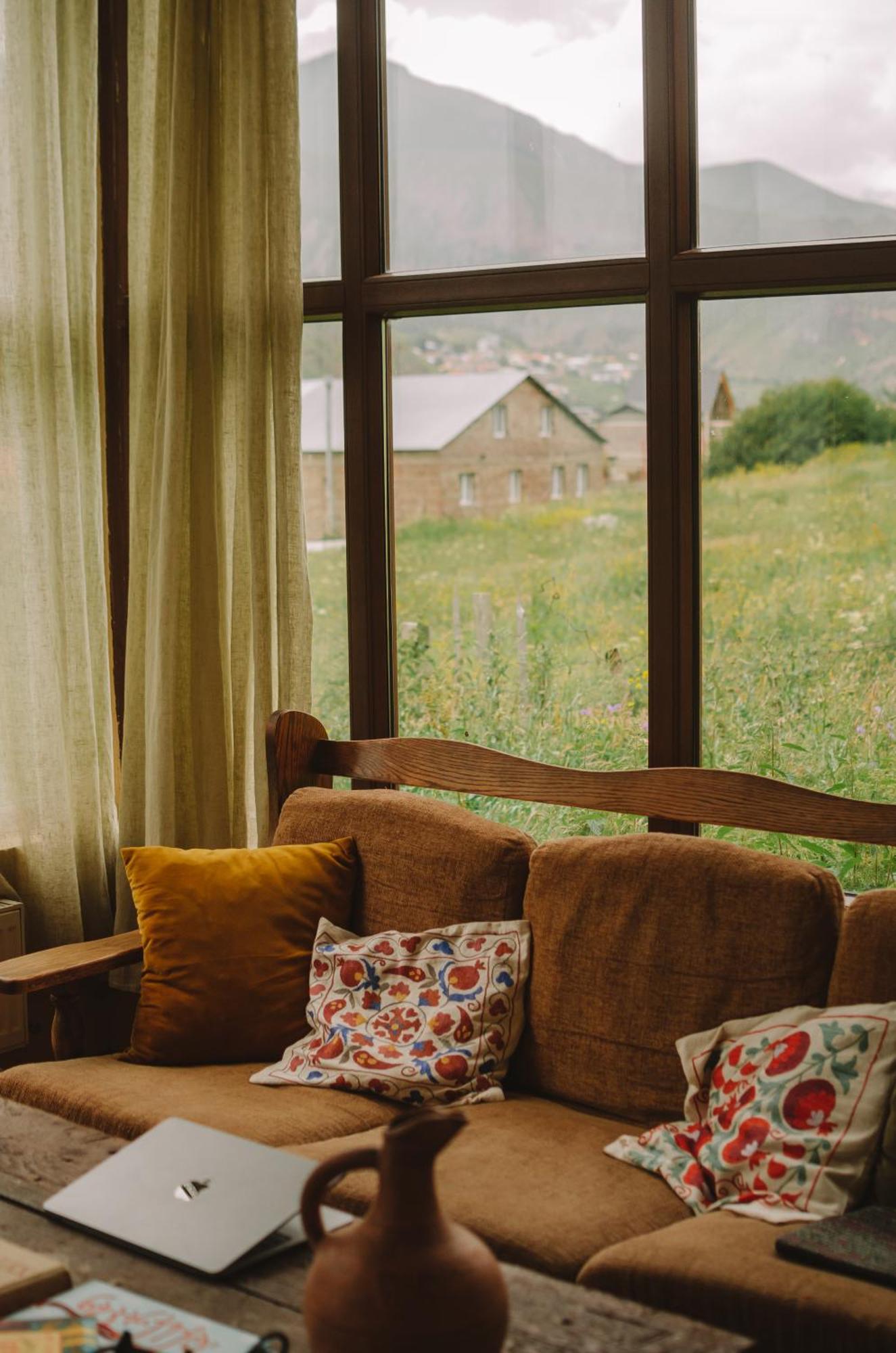Arte In Kazbegi Hotel ภายนอก รูปภาพ