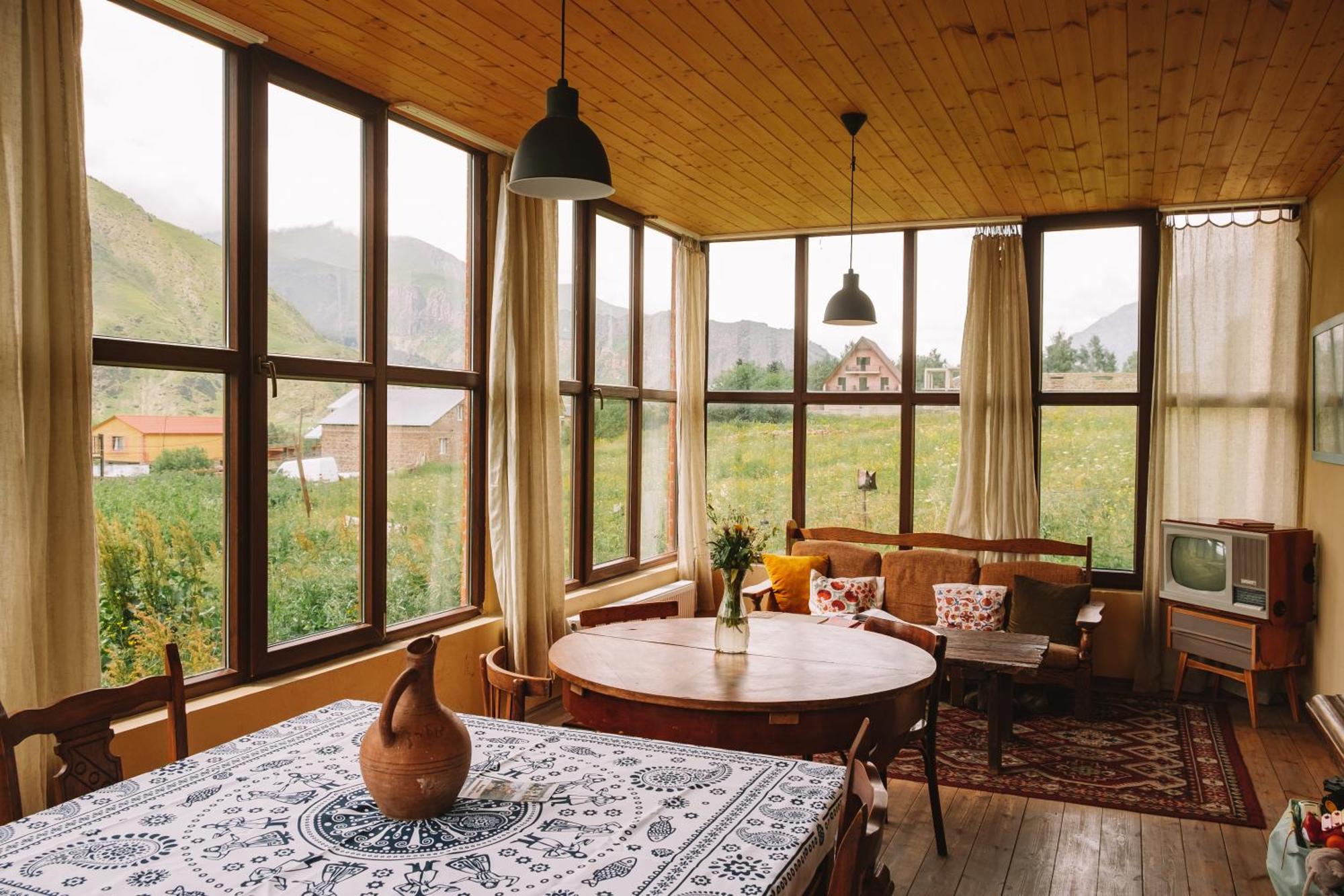 Arte In Kazbegi Hotel ภายนอก รูปภาพ