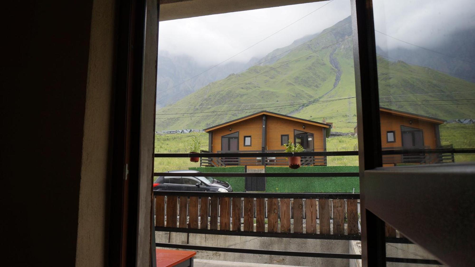 Arte In Kazbegi Hotel ภายนอก รูปภาพ
