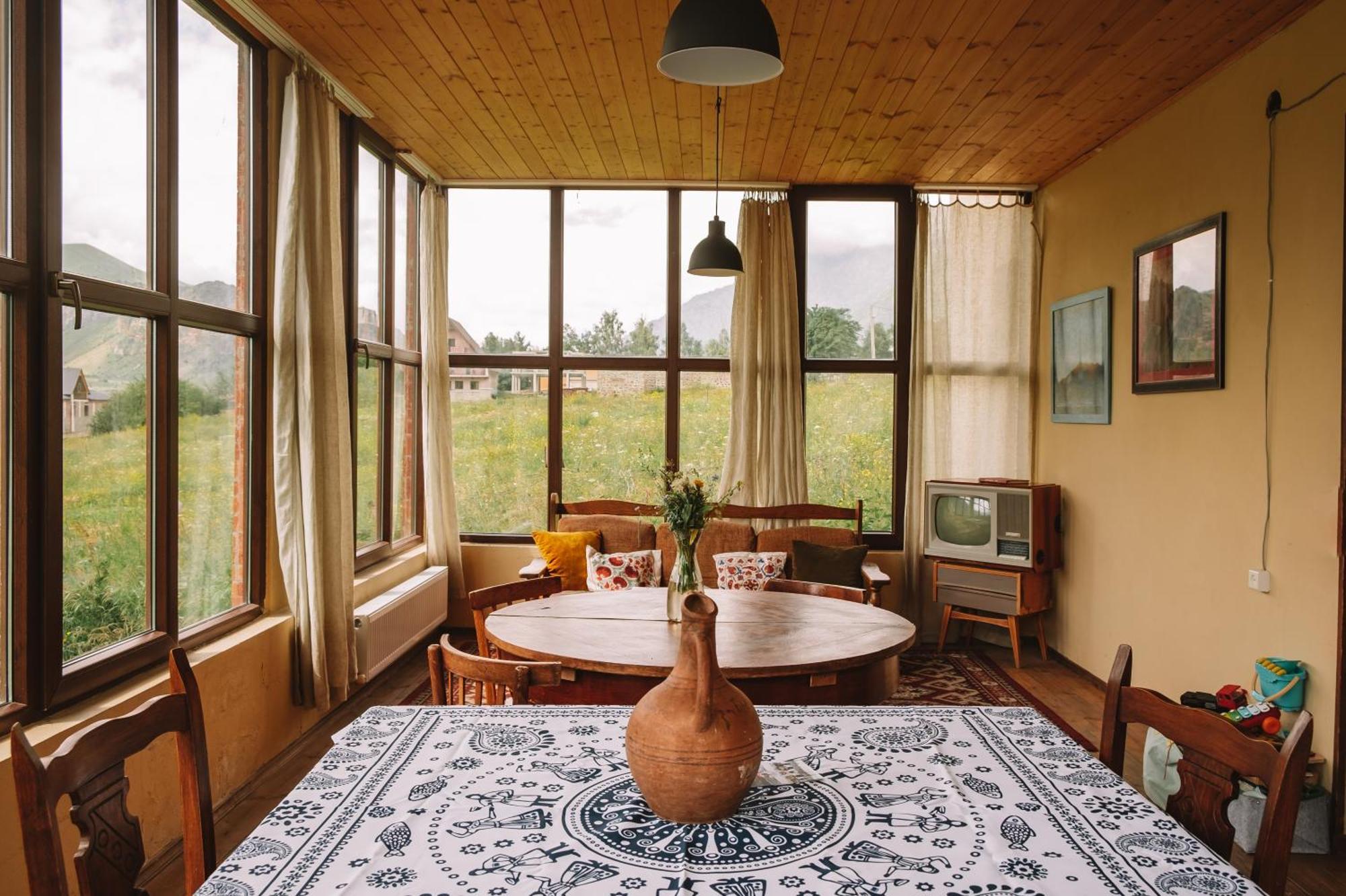 Arte In Kazbegi Hotel ภายนอก รูปภาพ
