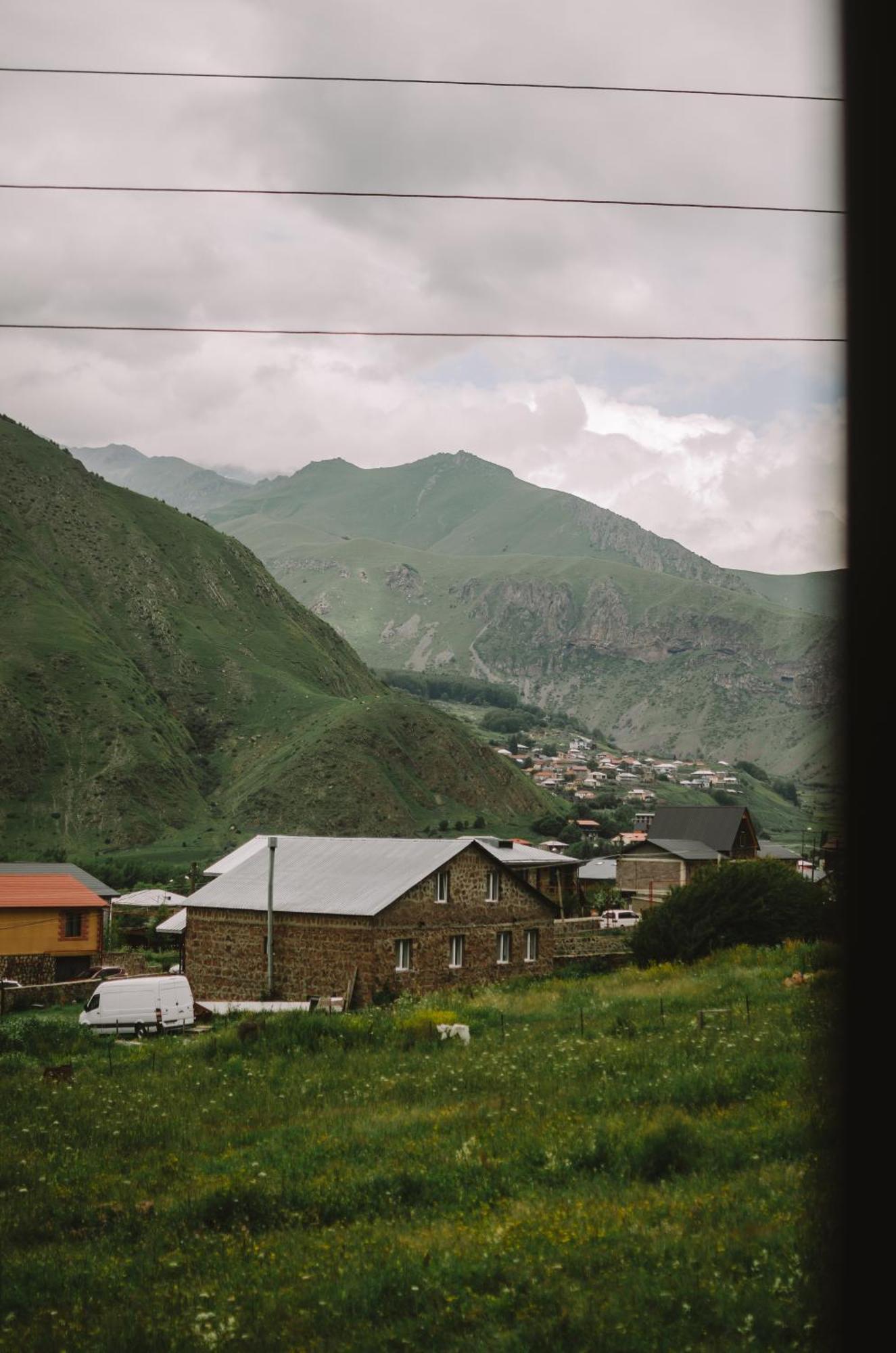 Arte In Kazbegi Hotel ภายนอก รูปภาพ