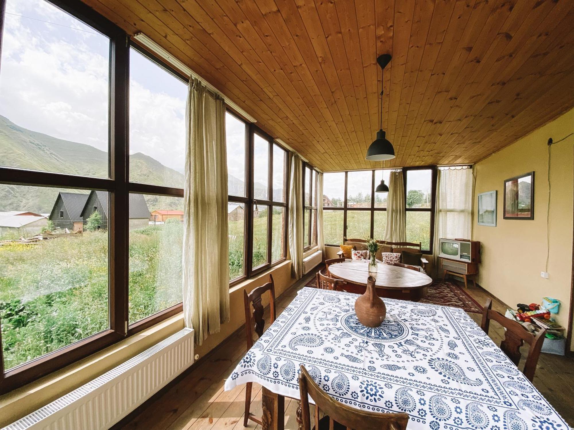 Arte In Kazbegi Hotel ภายนอก รูปภาพ
