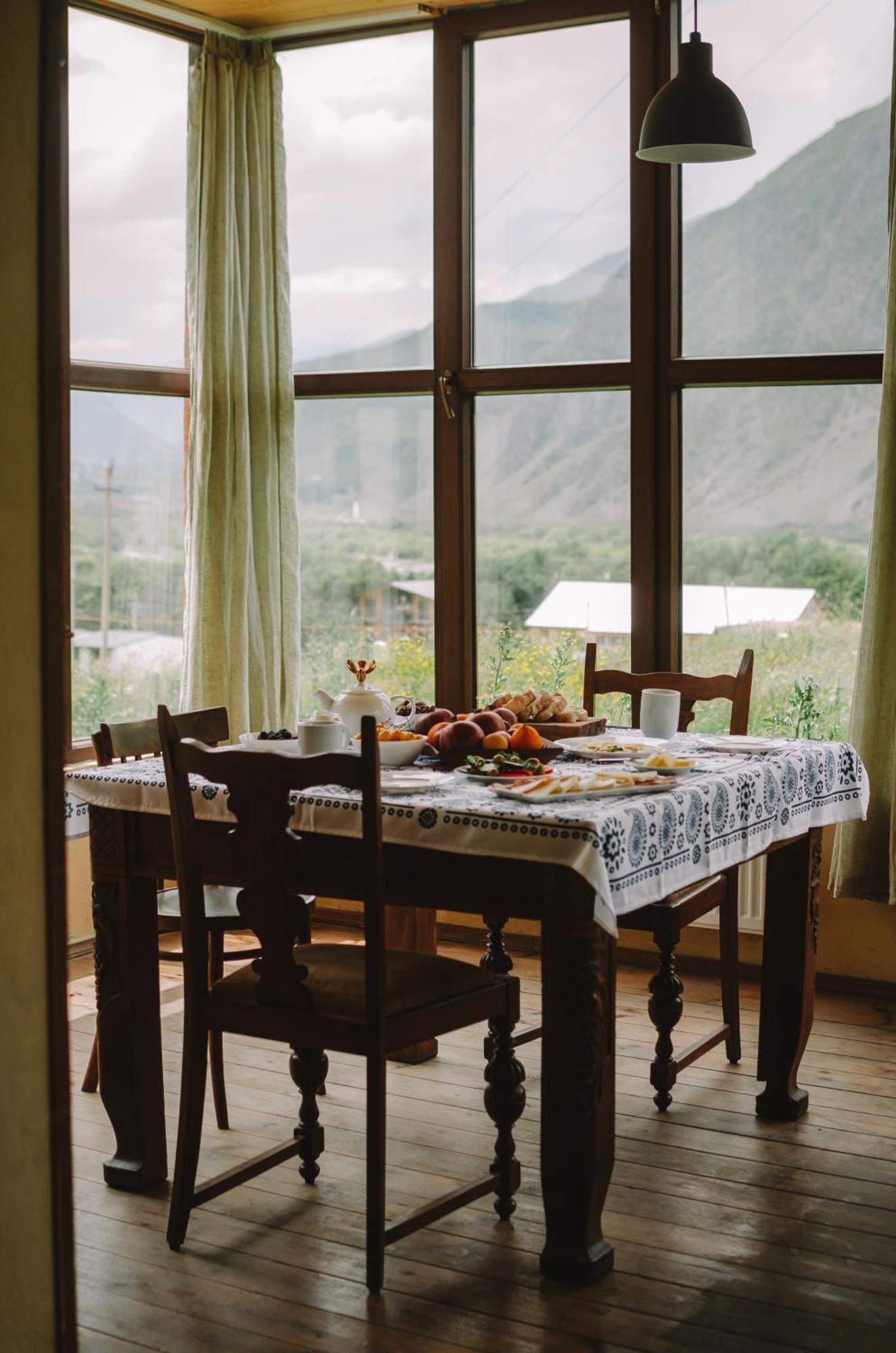 Arte In Kazbegi Hotel ภายนอก รูปภาพ