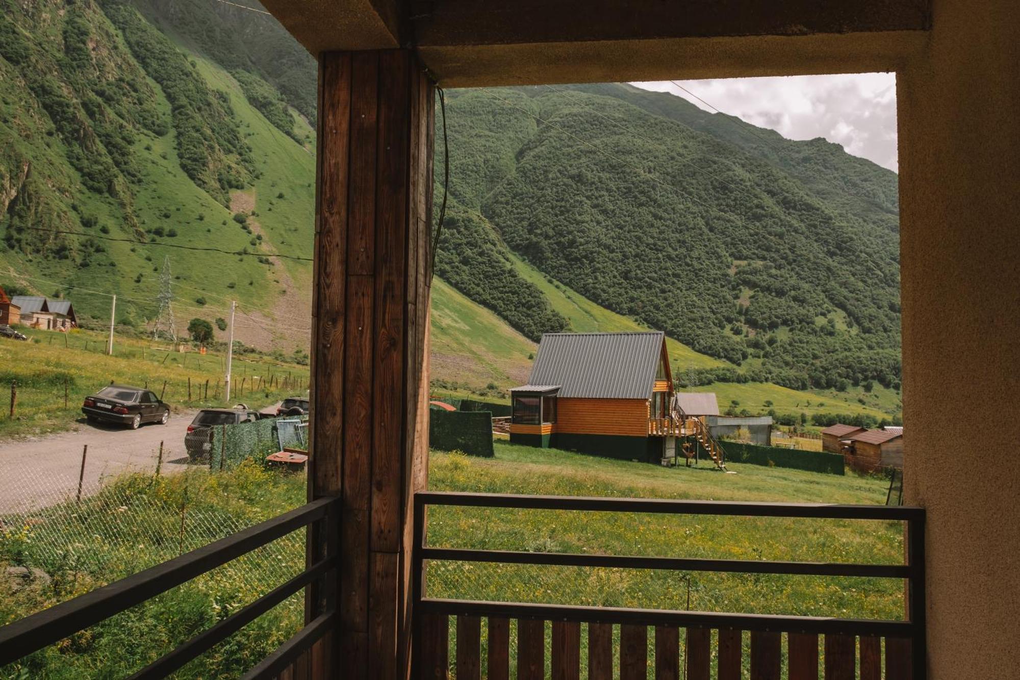 Arte In Kazbegi Hotel ภายนอก รูปภาพ